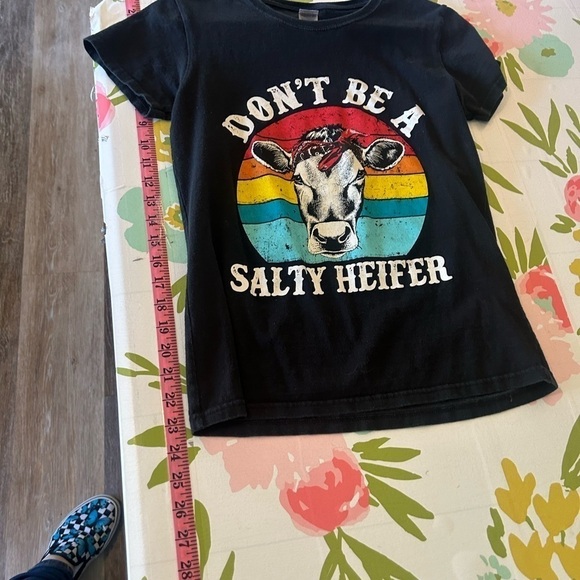 Don't be a salty heifer graphic tee size small - Picture 5 of 6